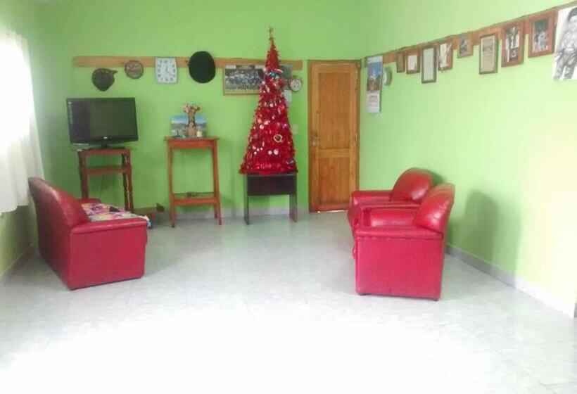 2间卧室的房子, Hostal Benjamin