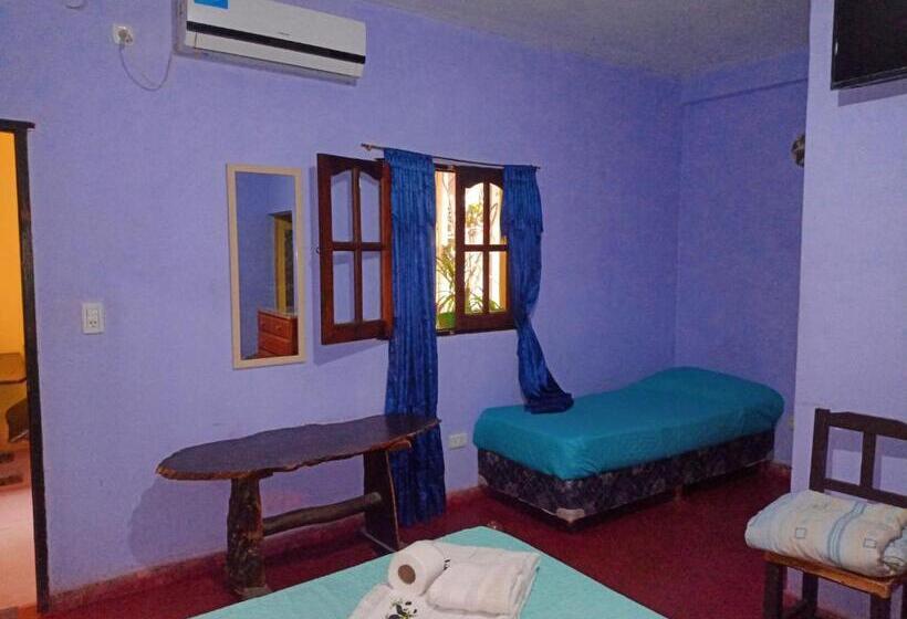 四人标准间, Hostal Benjamin