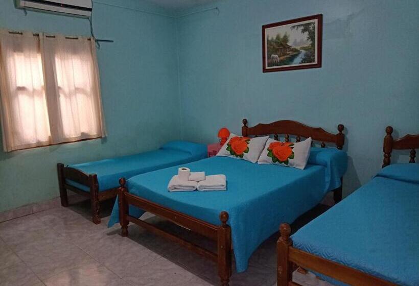 2间卧室的房子, Hostal Benjamin