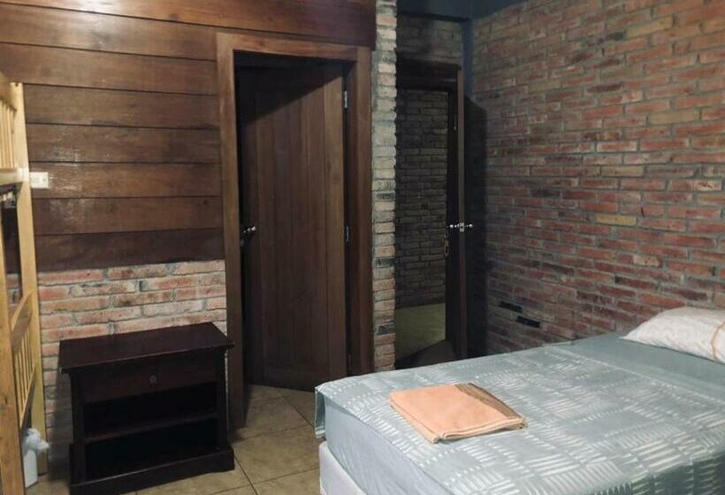 ファミリールーム, Tavarua