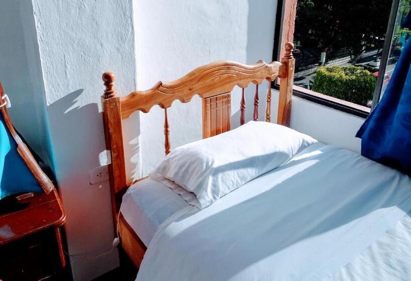 스탠다드 트리플 룸, Erupcion Art Hotel & Hostel