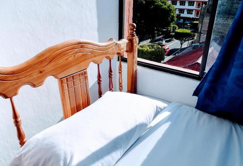 标准三人间, Erupcion Art Hotel & Hostel