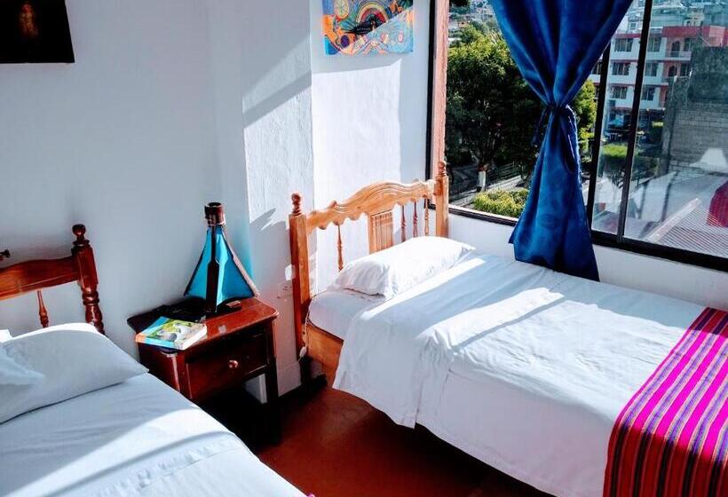 스탠다드 트리플 룸, Erupcion Art Hotel & Hostel