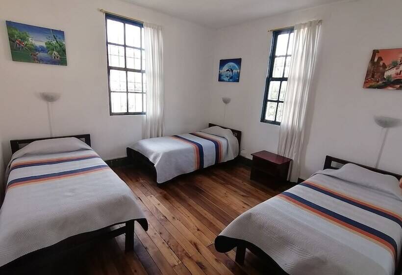 Ágy Megosztott Szobában, Galapagos Natural Life Hostel