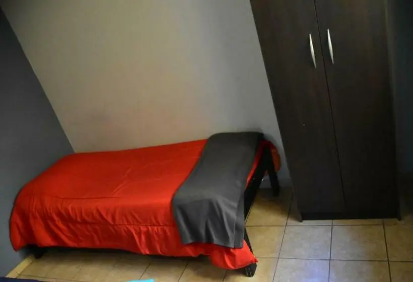 اتاق استاندارد یک نفره, Go Hostel