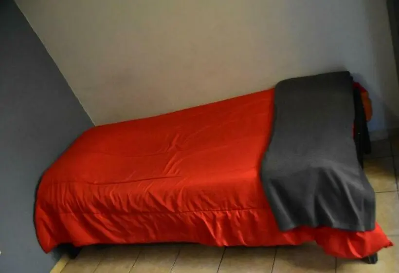 اتاق استاندارد یک نفره, Go Hostel