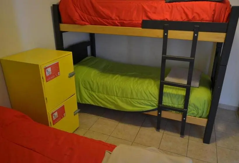 اتاق استاندارد سه نفره, Go Hostel