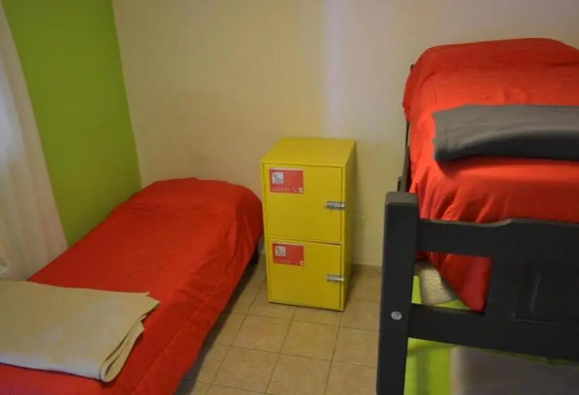 اتاق استاندارد سه نفره, Go Hostel