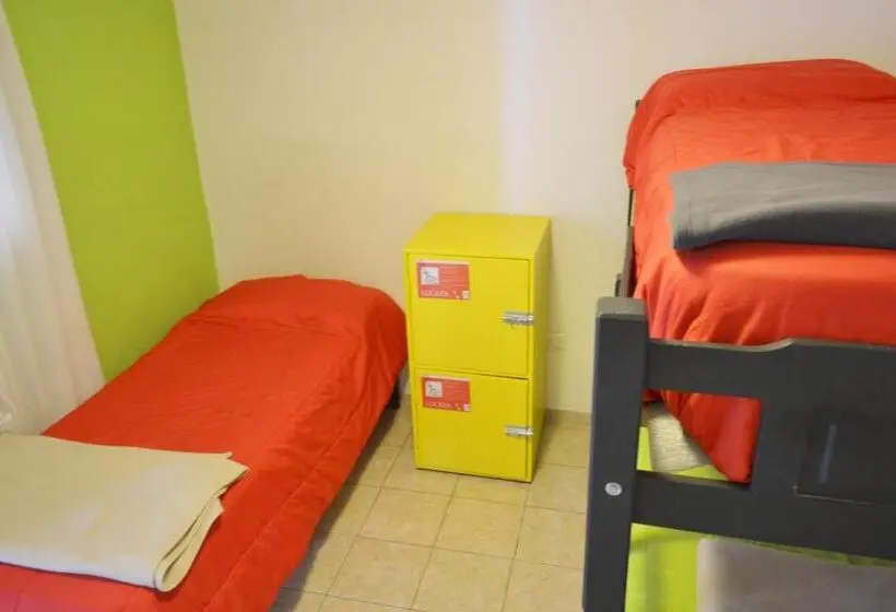 اتاق استاندارد سه نفره, Go Hostel