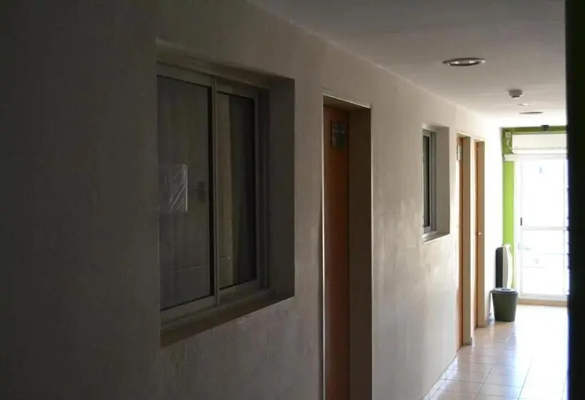 اتاق استاندارد سه نفره, Go Hostel