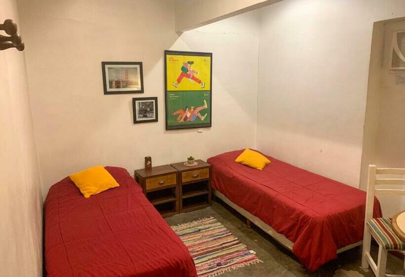 اتاق استاندارد با سرویس بهداشتی مشترک, Hostel Colonial