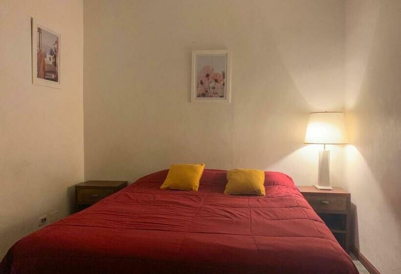 اتاق استاندارد با سرویس بهداشتی مشترک, Hostel Colonial