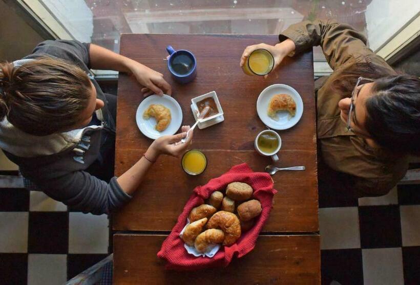 اتاق استاندارد با سرویس بهداشتی مشترک, Hostel Colonial