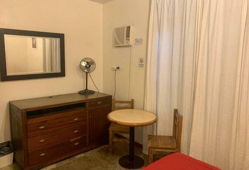 اتاق استاندارد با سرویس بهداشتی مشترک, Hostel Colonial