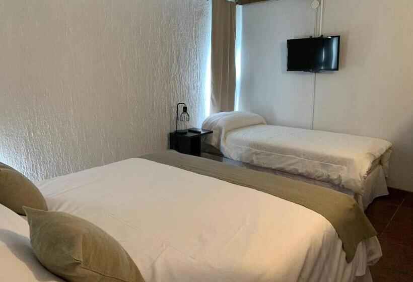 三人经典房间, Del Caballero