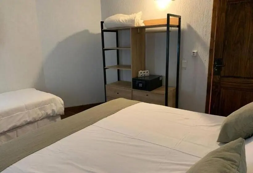 Deluxe Kolmen Hengen Huone, Del Caballero