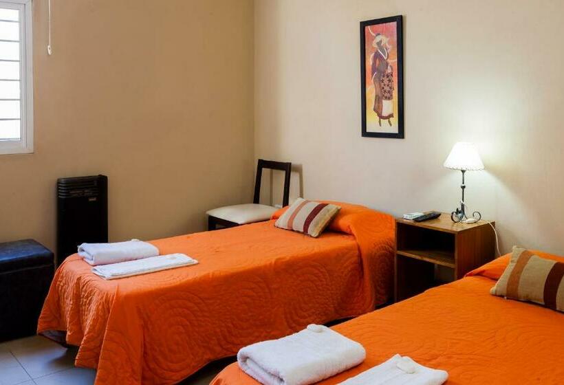 スタンダードトリプルルーム, El Amparo