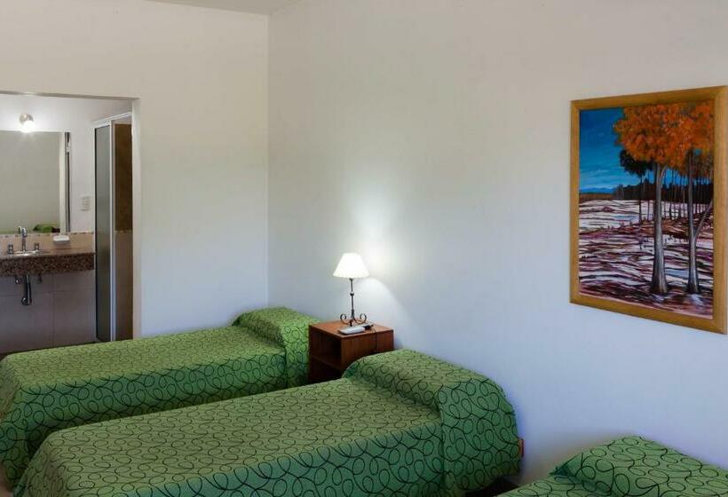 スタンダード4人部屋, El Amparo