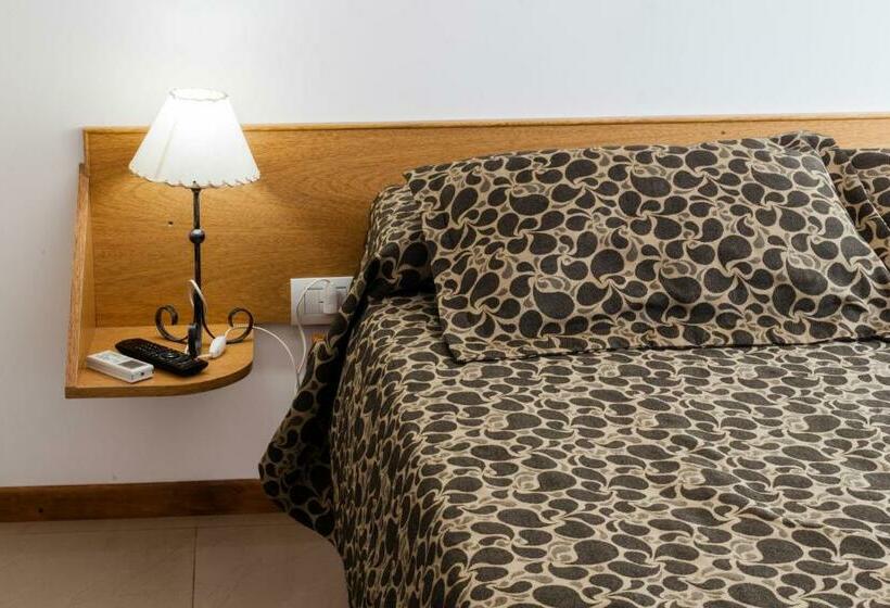 スタンダードルーム, El Amparo