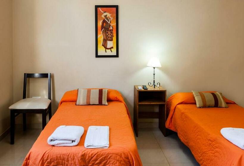 スタンダードトリプルルーム, El Amparo