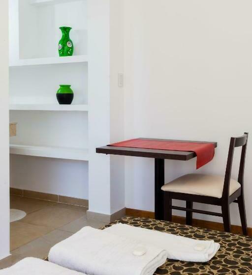 スタンダードトリプルルーム, El Amparo