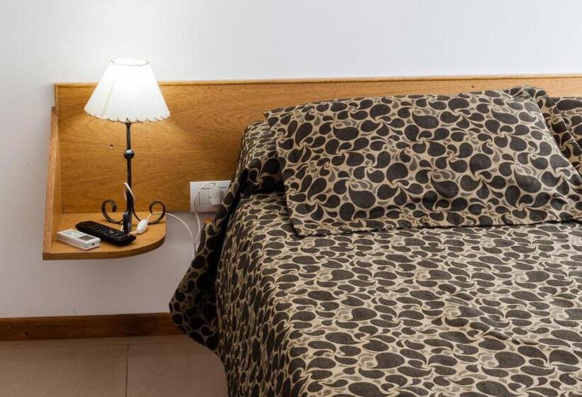 スタンダード4人部屋, El Amparo