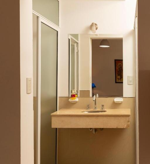 スタンダードルーム, El Amparo