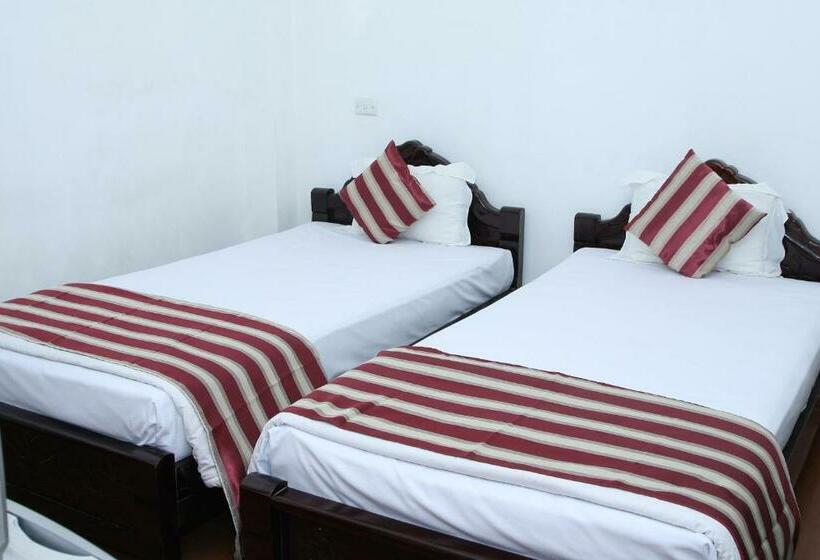 اتاق لوکس, Hoang Cuong