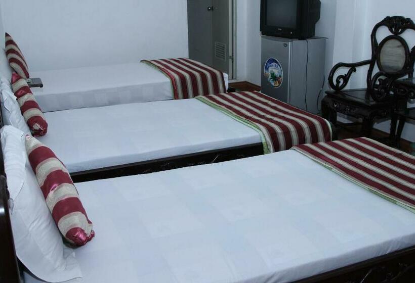 اتاق استاندارد سه نفره, Hoang Cuong