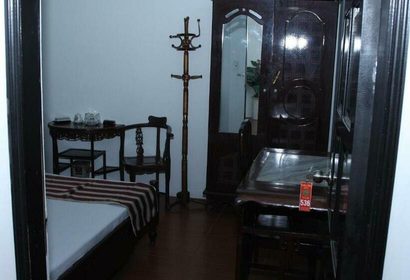 اتاق استاندارد سه نفره, Hoang Cuong