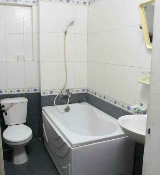 اتاق لوکس, Hoang Cuong