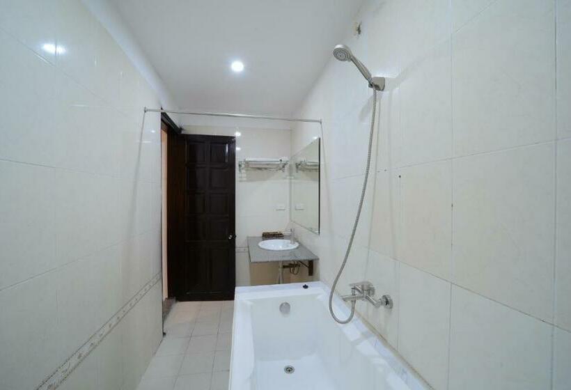 اتاق لوکس, Hoang Cuong