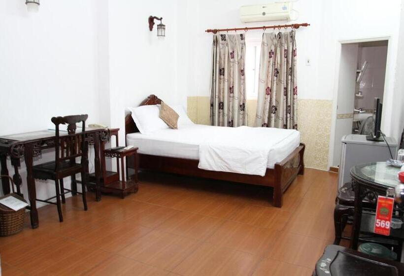 اتاق لوکس, Hoang Cuong