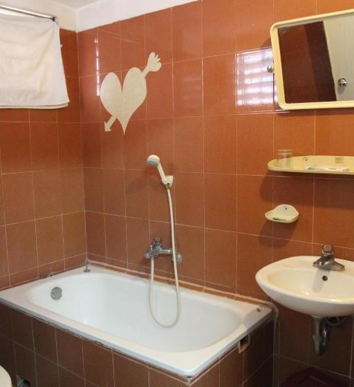 اتاق استاندارد یک نفره, Hoang Cuong