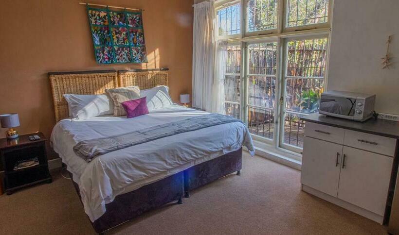 Quarto Estandar, Charlie S Spot   The Gardens With Solar Electricity