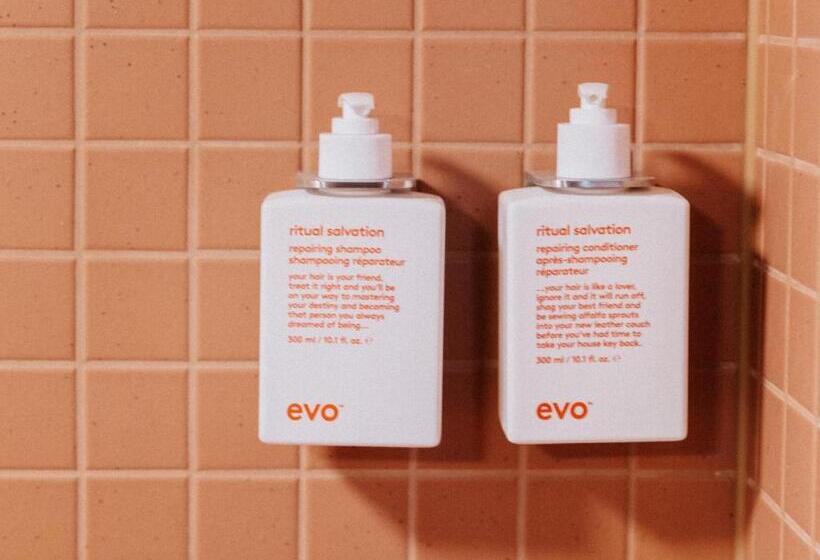 בקתה סטנדרטית, The Cheshire Cat Boutique Motel