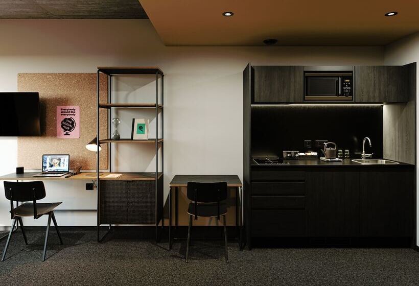 デラックススタジオ, The Social Hub Glasgow