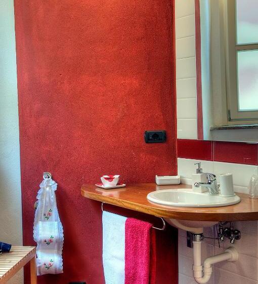 חדר קומפורט לשלושה, Domus Aurea