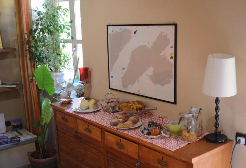 חדר קומפורט לשלושה, Domus Aurea