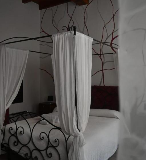 חדר קומפורט לשלושה, Domus Aurea