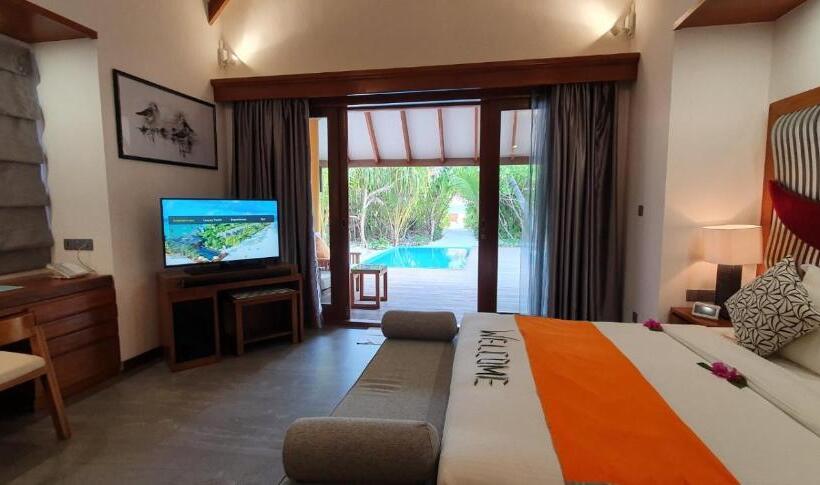 ویلای یک اتاق خوابه با استخر شنا, Dhigufaru Island Resort