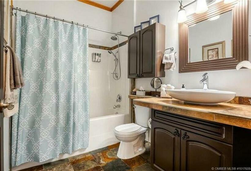 Люкс 2 Спальни, A Okanagan Lakeview Inn