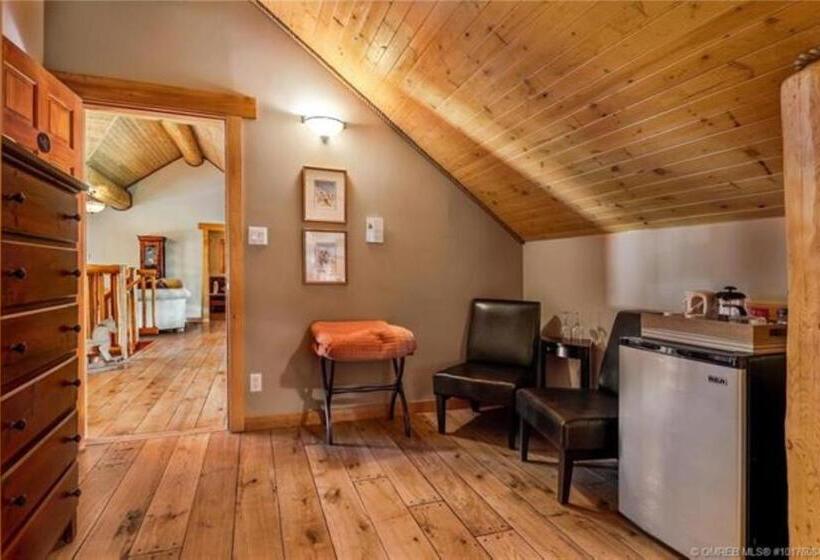 Номер Стандарт с Балконом, A Okanagan Lakeview Inn