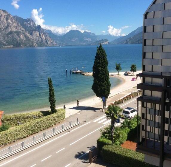 1 Bedroom Apartment Lake View, Anna