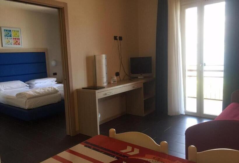 1 Bedroom Apartment Lake View, Anna