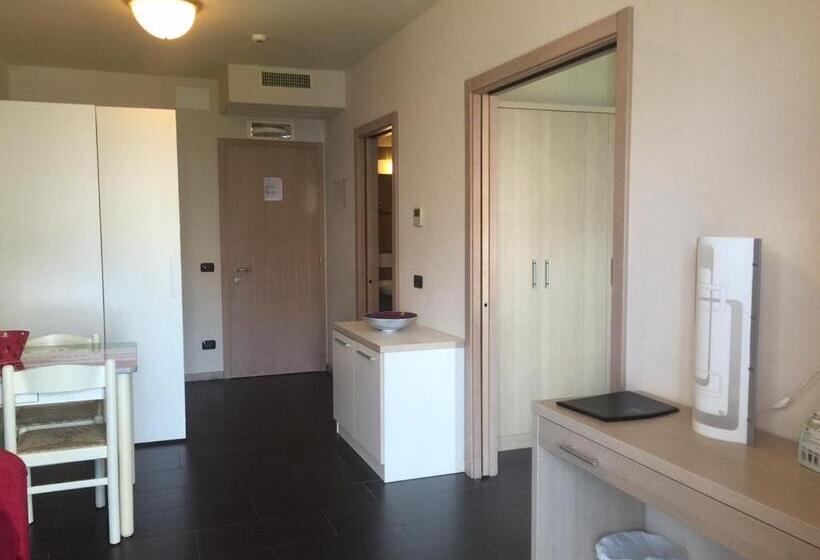 1 Bedroom Apartment Lake View, Anna