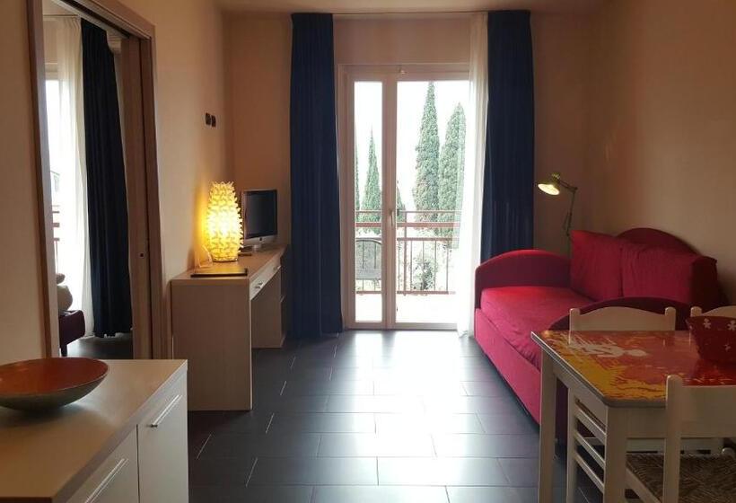 1 Bedroom Apartment Lake View, Anna