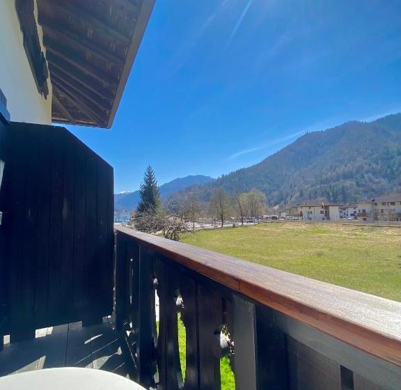 חדר סטנדרט יחיד עם מרפסת, Enjoy Ledro B&b