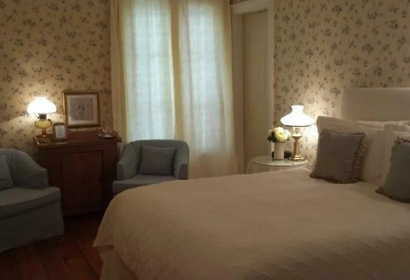スタンダードルーム, Historic Wilson Guy House