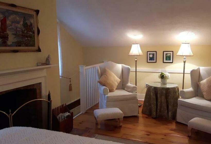 수피리어 룸, Historic Wilson Guy House